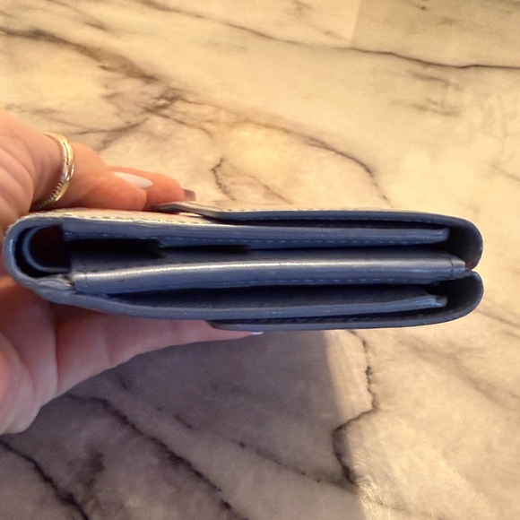 LOUIS VUITTON Monogram
Vernis Portefeuille Elise LV Patent Leather Wallet - Picture 3 of 14